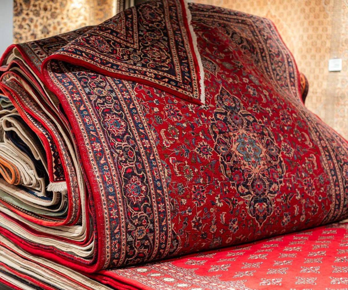 Prodajalec na oddelku preprog